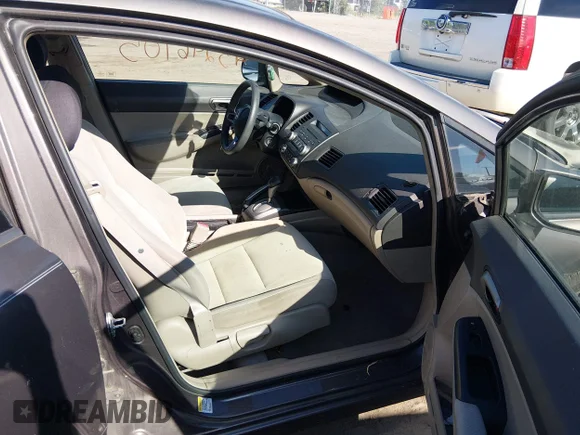✅ 2011 Honda Civic LX • VIN: 2HGFA1F53BH523187 • Lot: 45246905. Wystawiony na IAAI z przebiegiem 164 235 mil. Bezpłatny archiwum sprzedaży aukcyjnych z USA i szczegółowy raport historii pojazdu na DreamBid. Zdjęcie 5.