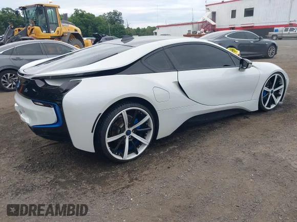 ✅ 2015 BMW i8 • VIN: WBY2Z2C5XFV674202 • Lot: 45418820. Wystawiony na IAAI z przebiegiem 102 716 mil. Bezpłatny archiwum sprzedaży aukcyjnych z USA i szczegółowy raport historii pojazdu na DreamBid. Zdjęcie 4.