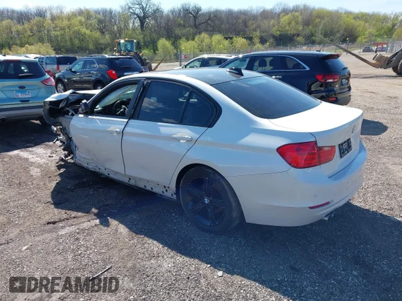 ✅ 2015 BMW 3 Series 328i xDrive • VIN: WBA3B5C51FP654210 • Lot: 44874651. Wystawiony na IAAI z przebiegiem Nie podano. Bezpłatny archiwum sprzedaży aukcyjnych z USA i szczegółowy raport historii pojazdu na DreamBid. Zdjęcie 3.