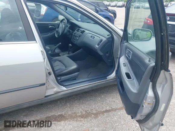 ✅ 1999 Honda Accord LX • VIN: 1HGCG5640XA155847 • Lot: 44914845. Wystawiony na IAAI z przebiegiem 108 596 mil. Bezpłatny archiwum sprzedaży aukcyjnych z USA i szczegółowy raport historii pojazdu na DreamBid. Zdjęcie 5.