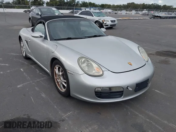 ✅ 2006 Porsche Boxster • VIN: WP0CA29846U710907 • Lot: 43572510. Wystawiony na IAAI z przebiegiem 104 551 mil. Bezpłatny archiwum sprzedaży aukcyjnych z USA i szczegółowy raport historii pojazdu na DreamBid. Zdjęcie 1.