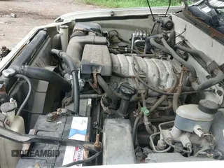 ✅ 2001 Toyota Sequoia Limited • VIN: 5TDBT48AX1S051993 • Лот: 42946018. Опубликован ранее на IAAI с пробегом 300 907 миль. Бесплатный доступ к архиву аукционных продаж из США и подробный отчёт об истории автомобиля на DreamBid. Изображение 15.