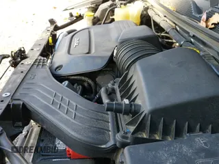 ✅ 2017 Chrysler Pacifica Limited • VIN: 2C4RC1GG2HR504235 • Lot: 43677399. Wystawiony na IAAI z przebiegiem 121 612 mil. Bezpłatny archiwum sprzedaży aukcyjnych z USA i szczegółowy raport historii pojazdu na DreamBid. Zdjęcie 19.