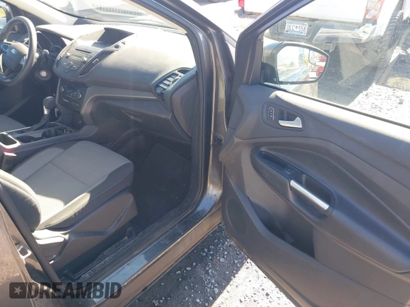 ✅ 2017 Ford Escape SE • VIN: 1FMCU0GD9HUA71370 • Lot: 44200436. Wystawiony na IAAI z przebiegiem 132 092 mil. Bezpłatny archiwum sprzedaży aukcyjnych z USA i szczegółowy raport historii pojazdu na DreamBid. Zdjęcie 5.