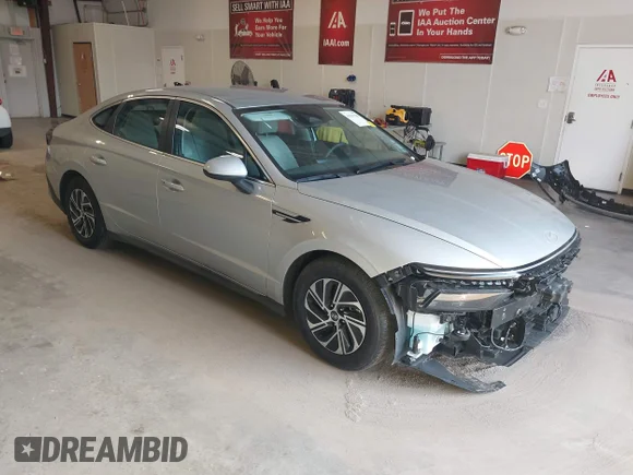 ✅ 2026 Hyundai Sonata Blue • VIN: KMHL24JJ5TA135801 • Lot: 44235200. Wystawiony na IAAI z przebiegiem 8 747 mil. Bezpłatny archiwum sprzedaży aukcyjnych z USA i szczegółowy raport historii pojazdu na DreamBid. Zdjęcie 1.