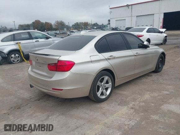✅ 2013 BMW 3 Series 328i • VIN: WBA3A5G55DNP21302 • Lot: 44982027. Wystawiony na IAAI z przebiegiem 132 595 mil. Bezpłatny archiwum sprzedaży aukcyjnych z USA i szczegółowy raport historii pojazdu na DreamBid. Zdjęcie 4.