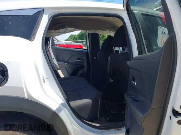 ✅ 2025 Nissan Kicks SV • VIN: 3N8AP6CA5SL364531 • Lot: 45036572. Wystawiony na IAAI z przebiegiem 31 613 mil. Bezpłatny archiwum sprzedaży aukcyjnych z USA i szczegółowy raport historii pojazdu na DreamBid. Zdjęcie 8.