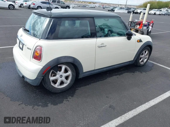 ✅ 2010 MINI Hardtop • VIN: WMWMF3C57ATZ66867 • Лот: 40217759. Опубліковано раніше на IAAI з пробігом 73 381 миль. Безкоштовний доступ до архіву аукціонних продажів зі США та докладний звіт про історію автомобіля на DreamBid. Зображення 4.