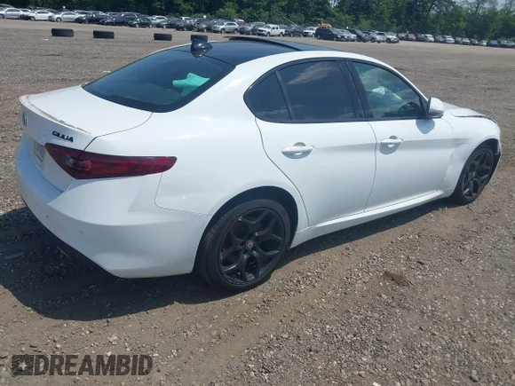 ✅ 2019 Alfa Romeo Giulia Ti Sport • VIN: ZARFANBN9K7622190 • Lot: 45325251. Wystawiony na IAAI z przebiegiem 70 355 mil. Bezpłatny archiwum sprzedaży aukcyjnych z USA i szczegółowy raport historii pojazdu na DreamBid. Zdjęcie 4.