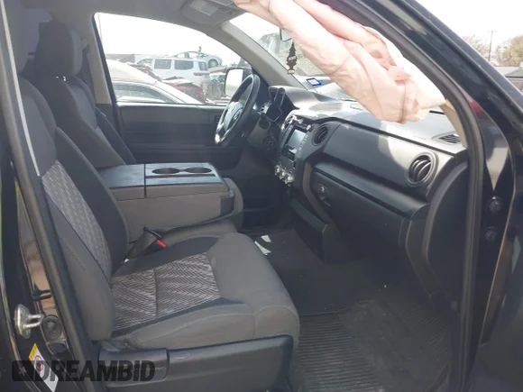 ✅ 2019 Toyota Tundra SR • VIN: 5TFRM5F16KX140346 • Lot: 41830638. Wystawiony na IAAI z przebiegiem 86 824 mil. Bezpłatny archiwum sprzedaży aukcyjnych z USA i szczegółowy raport historii pojazdu na DreamBid. Zdjęcie 5.