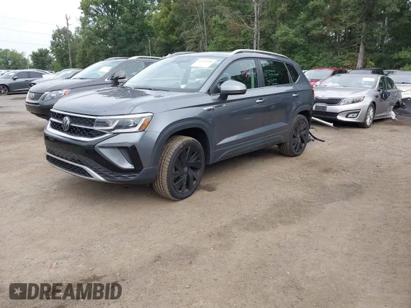 ✅ 2024 Volkswagen Taos SEL • VIN: 3VV4X7B27RM118367 • Lot: 43320789. Wystawiony na IAAI z przebiegiem 9 463 mil. Bezpłatny archiwum sprzedaży aukcyjnych z USA i szczegółowy raport historii pojazdu na DreamBid. Zdjęcie 2.