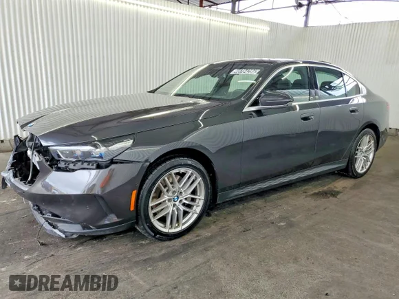 ✅ 2025 BMW 5 Series 530i • VIN: WBA43FJ07SCU64329 • Лот: 48784286. Опубліковано раніше на Copart з пробігом Не вказано. Безкоштовний доступ до архіву аукціонних продажів зі США та докладний звіт про історію автомобіля на DreamBid. Зображення 1.