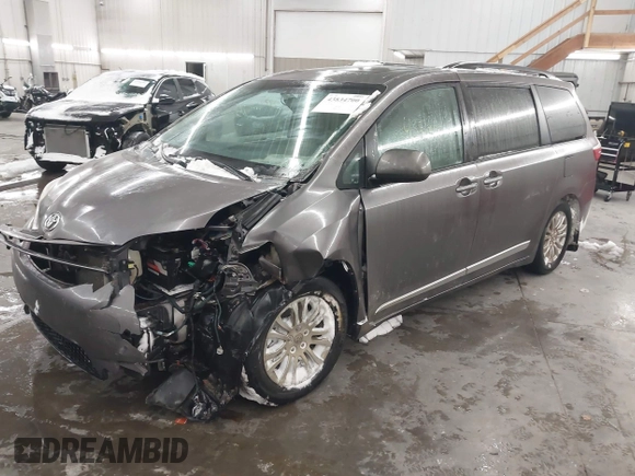 ✅ 2015 Toyota Sienna XLE • VIN: 5TDYK3DC9FS669909 • Lot: 43834700. Wystawiony na IAAI z przebiegiem 229 782 mil. Bezpłatny archiwum sprzedaży aukcyjnych z USA i szczegółowy raport historii pojazdu na DreamBid. Zdjęcie 17.