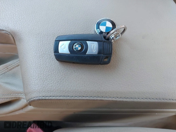 ✅ 2011 BMW 3 Series 328i • VIN: WBAPH5G54BNM71707 • Lot: 44216090. Wystawiony na IAAI z przebiegiem 93 715 mil. Bezpłatny archiwum sprzedaży aukcyjnych z USA i szczegółowy raport historii pojazdu na DreamBid. Zdjęcie 11.
