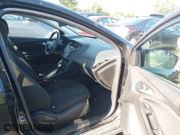 ✅ 2015 Ford Focus SE • VIN: 1FADP3F22FL210166 • Lot: 45395298. Wystawiony na IAAI z przebiegiem 132 701 mil. Bezpłatny archiwum sprzedaży aukcyjnych z USA i szczegółowy raport historii pojazdu na DreamBid. Zdjęcie 5.
