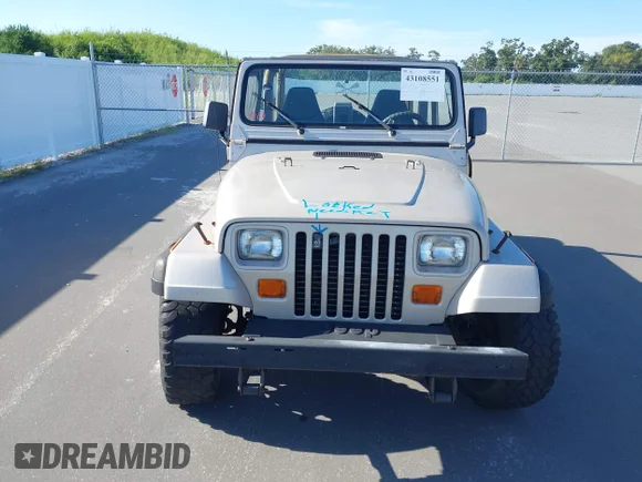 ✅ 1995 Jeep Wrangler S • VIN: 1J4FY19P5SP276994 • Lot: 43108551. Wystawiony na IAAI z przebiegiem 133 225 mil. Bezpłatny archiwum sprzedaży aukcyjnych z USA i szczegółowy raport historii pojazdu na DreamBid. Zdjęcie 6.
