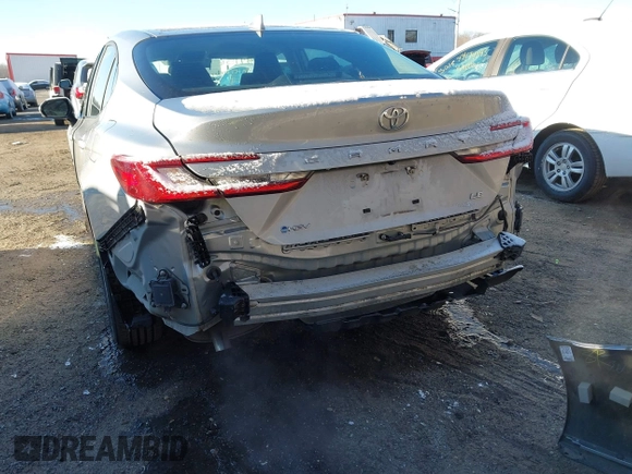 ✅ 2025 Toyota Camry LE • VIN: 4T1DAACK8SU006332 • Lot: 44156607. Wystawiony na IAAI z przebiegiem 31 940 mil. Bezpłatny archiwum sprzedaży aukcyjnych z USA i szczegółowy raport historii pojazdu na DreamBid. Zdjęcie 6.