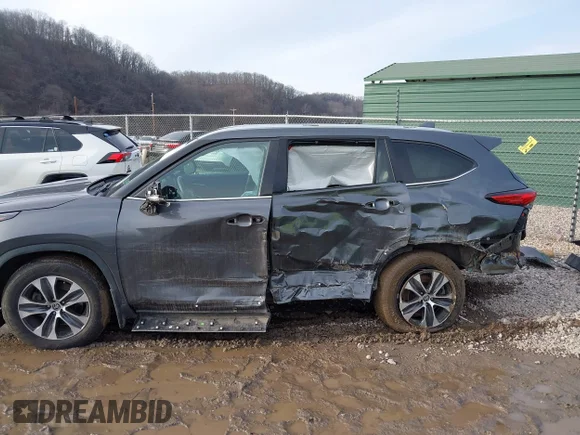 ✅ 2022 Toyota Highlander XLE • VIN: 5TDGZRBH2NS244202 • Lot: 44120794. Wystawiony na IAAI z przebiegiem 44 105 mil. Bezpłatny archiwum sprzedaży aukcyjnych z USA i szczegółowy raport historii pojazdu na DreamBid. Zdjęcie 6.
