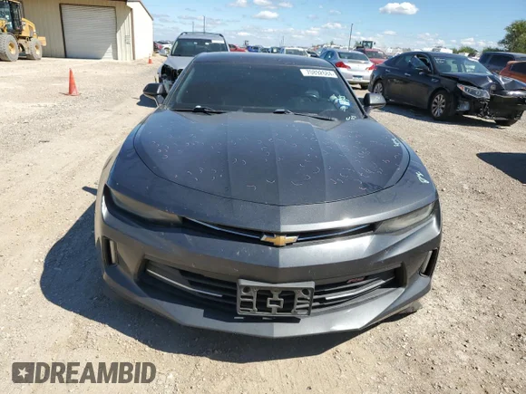 ✅ 2017 Chevrolet Camaro 2LT • VIN: 1G1FD1RS1H0142239 • Lot: 70892684. Wystawiony na Copart z przebiegiem 69 245 mil. Bezpłatny archiwum sprzedaży aukcyjnych z USA i szczegółowy raport historii pojazdu na DreamBid. Zdjęcie 5.