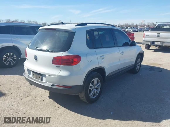 ✅ 2017 Volkswagen Tiguan S • VIN: WVGAV7AX7HK026715 • Lot: 41814014. Wystawiony na IAAI z przebiegiem 80 056 mil. Bezpłatny archiwum sprzedaży aukcyjnych z USA i szczegółowy raport historii pojazdu na DreamBid. Zdjęcie 4.
