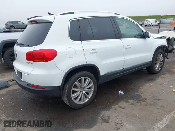 ✅ 2015 Volkswagen Tiguan S • VIN: WVGAV7AX6FW511983 • Lot: 44197292. Wystawiony na IAAI z przebiegiem 88 690 mil. Bezpłatny archiwum sprzedaży aukcyjnych z USA i szczegółowy raport historii pojazdu na DreamBid. Zdjęcie 4.