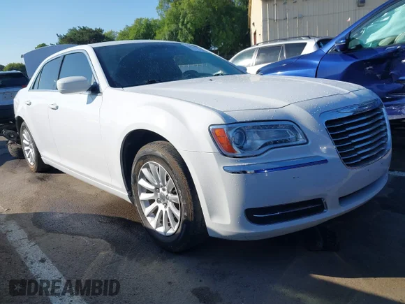 ✅ 2014 Chrysler 300 • VIN: 2C3CCAAG3EH200058 • Лот: 45049932. Опубліковано раніше на IAAI з пробігом 96 786 миль. Безкоштовний доступ до архіву аукціонних продажів зі США та докладний звіт про історію автомобіля на DreamBid. Зображення 1.