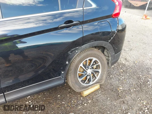 ✅ 2020 Mitsubishi Eclipse Cross ES • VIN: JA4AT3AA3LZ032827 • Lot: 43106064. Wystawiony na IAAI z przebiegiem 123 444 mil. Bezpłatny archiwum sprzedaży aukcyjnych z USA i szczegółowy raport historii pojazdu na DreamBid. Zdjęcie 6.