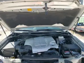 ✅ 2018 Toyota Land Cruiser • VIN: JTMCY7AJ8J4063914 • Lot: 80473115. Wystawiony na Copart z przebiegiem 94 146 mil. Bezpłatny archiwum sprzedaży aukcyjnych z USA i szczegółowy raport historii pojazdu na DreamBid. Zdjęcie 17.