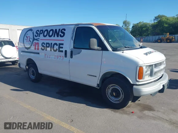 ✅ 2002 Chevrolet Express Cargo • VIN: 1GCGG25R121160351 • Лот: 45318530. Опубліковано раніше на IAAI з пробігом 54 262 миль. Безкоштовний доступ до архіву аукціонних продажів зі США та докладний звіт про історію автомобіля на DreamBid. Зображення 1.
