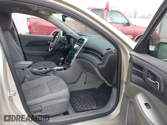 ✅ 2016 Chevrolet Malibu LS • VIN: 1G11B5SA5GF115873 • Lot: 44444454. Wystawiony na IAAI z przebiegiem 157 095 mil. Bezpłatny archiwum sprzedaży aukcyjnych z USA i szczegółowy raport historii pojazdu na DreamBid. Zdjęcie 5.