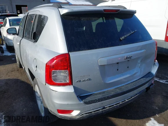 ✅ 2011 Jeep Compass • VIN: 1J4NF1FB3BD218930 • Lot: 41454162. Wystawiony na IAAI z przebiegiem 211 613 mil. Bezpłatny archiwum sprzedaży aukcyjnych z USA i szczegółowy raport historii pojazdu na DreamBid. Zdjęcie 3.