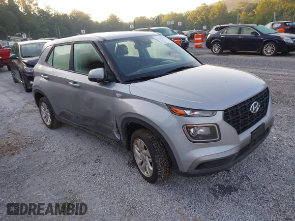 ✅ 2021 Hyundai Venue SE • VIN: KMHRB8A39MU097377 • Lot: 42567647. Wystawiony na IAAI z przebiegiem 51 784 mil. Bezpłatny archiwum sprzedaży aukcyjnych z USA i szczegółowy raport historii pojazdu na DreamBid. Zdjęcie 1.