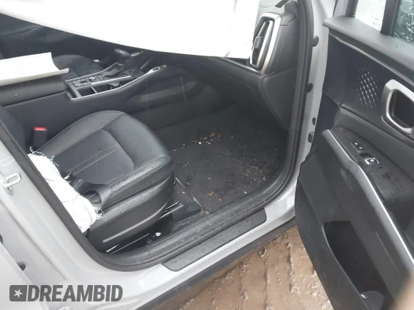 ✅ 2025 Kia Sorento S • VIN: 5XYRLDJC7SG330598 • Lot: 44103789. Wystawiony na IAAI z przebiegiem 17 302 mil. Bezpłatny archiwum sprzedaży aukcyjnych z USA i szczegółowy raport historii pojazdu na DreamBid. Zdjęcie 5.