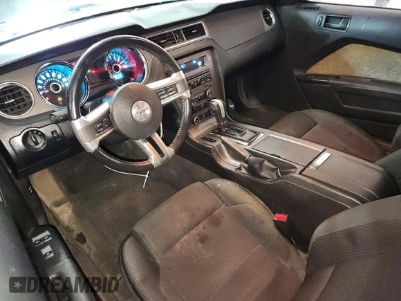 ✅ 2014 Ford Mustang V6 • VIN: 1ZVBP8EM7E5285527 • Lot: 46023376. Wystawiony na Copart z przebiegiem 133 245 mil. Bezpłatny archiwum sprzedaży aukcyjnych z USA i szczegółowy raport historii pojazdu na DreamBid. Zdjęcie 8.