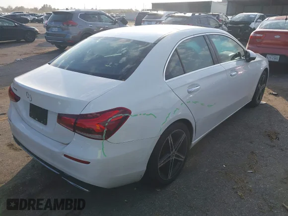 ✅ 2019 Mercedes-Benz A 220 • VIN: WDD3G4EBXKW000703 • Lot: 43745431. Wystawiony na IAAI z przebiegiem 84 393 mil. Bezpłatny archiwum sprzedaży aukcyjnych z USA i szczegółowy raport historii pojazdu na DreamBid. Zdjęcie 4.