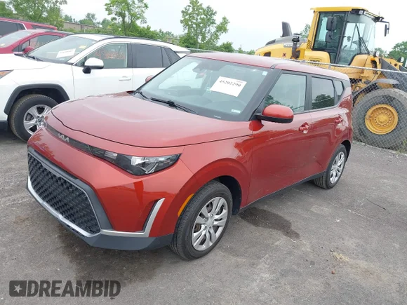 ✅ 2023 Kia Soul LX • VIN: KNDJ23AU0P7875890 • Lot: 45202290. Wystawiony na IAAI z przebiegiem 42 089 mil. Bezpłatny archiwum sprzedaży aukcyjnych z USA i szczegółowy raport historii pojazdu na DreamBid. Zdjęcie 2.