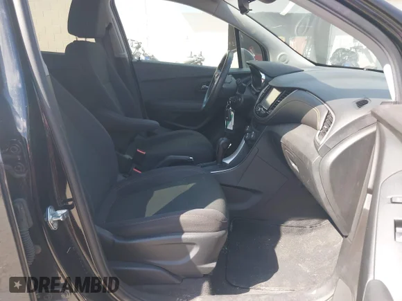 ✅ 2017 Chevrolet Trax LS • VIN: 3GNCJNSB8HL236827 • Лот: 45042689. Опубліковано раніше на IAAI з пробігом 39 748 миль. Безкоштовний доступ до архіву аукціонних продажів зі США та докладний звіт про історію автомобіля на DreamBid. Зображення 5.