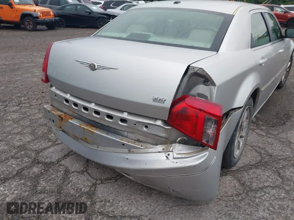 ✅ 2007 Chrysler 300 Touring • VIN: 2C3KA53G87H896683 • Lot: 45452995. Wystawiony na IAAI z przebiegiem 167 585 mil. Bezpłatny archiwum sprzedaży aukcyjnych z USA i szczegółowy raport historii pojazdu na DreamBid. Zdjęcie 6.