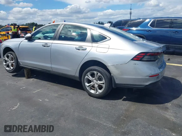 ✅ 2024 Honda Accord LX • VIN: 1HGCY1F20RA051396 • Lot: 44661240. Wystawiony na IAAI z przebiegiem 112 983 mil. Bezpłatny archiwum sprzedaży aukcyjnych z USA i szczegółowy raport historii pojazdu na DreamBid. Zdjęcie 3.