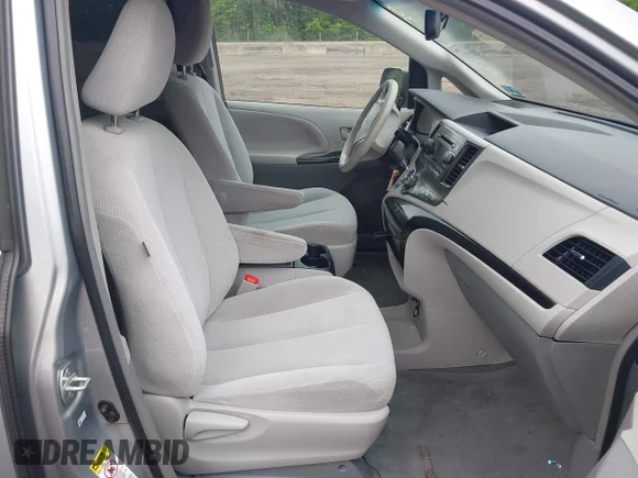 ✅ 2014 Toyota Sienna LE • VIN: 5TDKK3DC7ES468739 • Lot: 45027370. Wystawiony na IAAI z przebiegiem 104 523 mil. Bezpłatny archiwum sprzedaży aukcyjnych z USA i szczegółowy raport historii pojazdu na DreamBid. Zdjęcie 5.