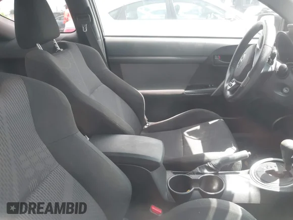 ✅ 2012 Scion tC • VIN: JTKJF5C74C3028890 • Lot: 42688460. Wystawiony na IAAI z przebiegiem 98 431 mil. Bezpłatny archiwum sprzedaży aukcyjnych z USA i szczegółowy raport historii pojazdu na DreamBid. Zdjęcie 5.