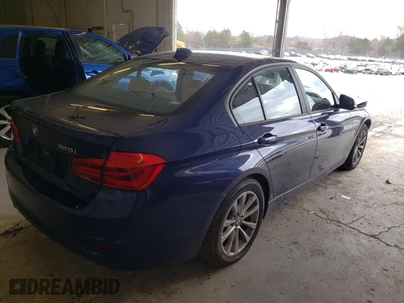 ✅ 2018 BMW 3 Series 320i • VIN: WBA8A9C54JAH14222 • Лот: 44274773. Опубликован ранее на Copart с пробегом 26 668 миль. Бесплатный доступ к архиву аукционных продаж из США и подробный отчёт об истории автомобиля на DreamBid. Изображение 3.