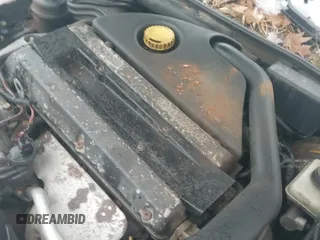 ✅ 2001 Saab 9-5 • VIN: YS3EH48G513014072 • Lot: 41541616. Wystawiony na IAAI z przebiegiem 212 740 mil. Bezpłatny archiwum sprzedaży aukcyjnych z USA i szczegółowy raport historii pojazdu na DreamBid. Zdjęcie 12.