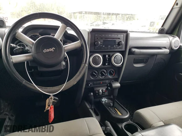 ✅ 2008 Jeep Wrangler Sahara • VIN: 1J4GA591X8L604700 • Лот: 39371614. Опубліковано раніше на Copart з пробігом 166 678 миль. Безкоштовний доступ до архіву аукціонних продажів зі США та докладний звіт про історію автомобіля на DreamBid. Зображення 8.