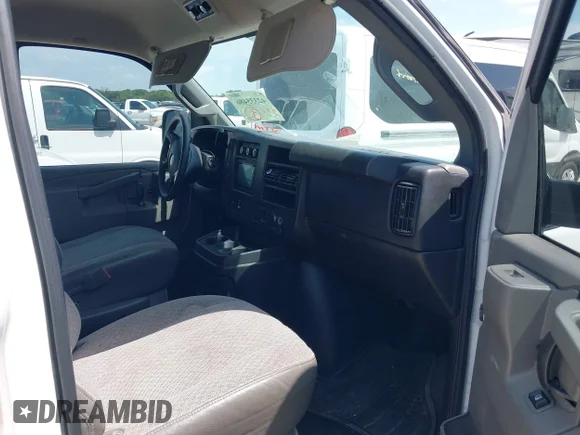 ✅ 2016 Chevrolet Express Passenger LT • VIN: 1GAZGPFG3G1216308 • Lot: 42335486. Wystawiony na IAAI z przebiegiem 241 776 mil. Bezpłatny archiwum sprzedaży aukcyjnych z USA i szczegółowy raport historii pojazdu na DreamBid. Zdjęcie 5.