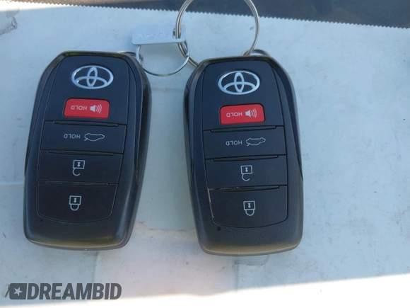 ✅ 2024 Toyota Corolla Hybrid LE • VIN: JTDBDMHE4R3008635 • Lot: 43268754. Wystawiony na IAAI z przebiegiem 31 411 mil. Bezpłatny archiwum sprzedaży aukcyjnych z USA i szczegółowy raport historii pojazdu na DreamBid. Zdjęcie 11.