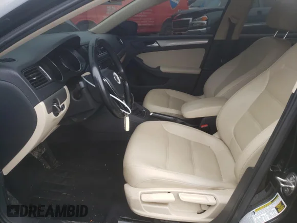 ✅ 2017 Volkswagen Jetta SE • VIN: 3VWDB7AJ7HM354471 • Лот: 43383953. Опубликован ранее на Copart с пробегом 77 513 миль. Бесплатный доступ к архиву аукционных продаж из США и подробный отчёт об истории автомобиля на DreamBid. Изображение 7.