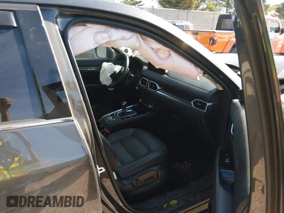 ✅ 2023 Mazda CX-5 S Premium Plus • VIN: JM3KFBEM6P0154776 • Lot: 45183589. Wystawiony na IAAI z przebiegiem 68 082 mil. Bezpłatny archiwum sprzedaży aukcyjnych z USA i szczegółowy raport historii pojazdu na DreamBid. Zdjęcie 5.