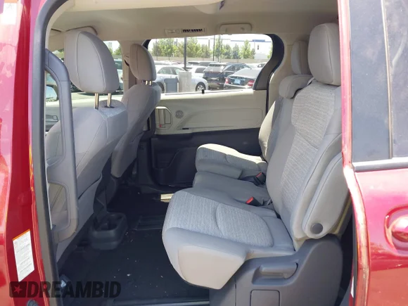 ✅ 2021 Toyota Sienna LE • VIN: 5TDKRKEC0MS027781 • Lot: 45104095. Wystawiony na IAAI z przebiegiem 51 221 mil. Bezpłatny archiwum sprzedaży aukcyjnych z USA i szczegółowy raport historii pojazdu na DreamBid. Zdjęcie 8.