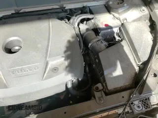 ✅ 2021 Volvo XC60 Momentum • VIN: YV4102RK7M1876050 • Lot: 70064555. Listed on Copart with 107,869 mi. Free auction sales archive from the USA and detailed vehicle history report at DreamBid. Image 14.